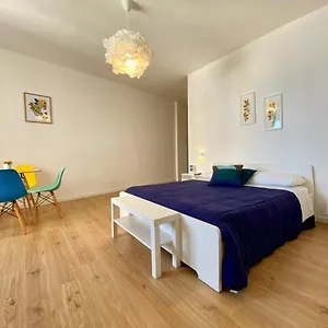 Mondello Beach Rooms - By The Sea Guest house Mondello